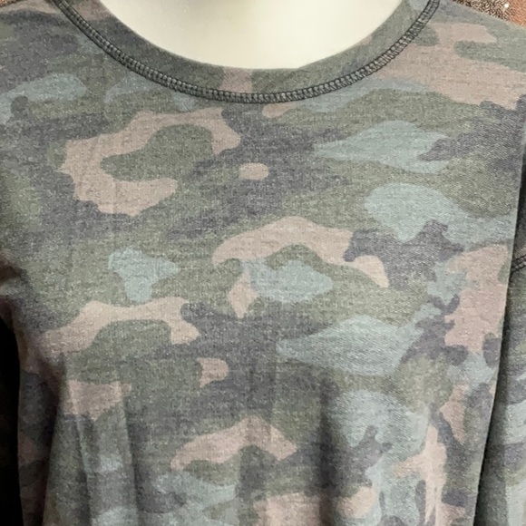 Camo Side Snaps Weekender Top - Picture 4 of 12